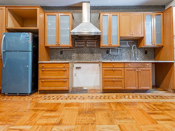 4th image of 424 Convent Ave #2