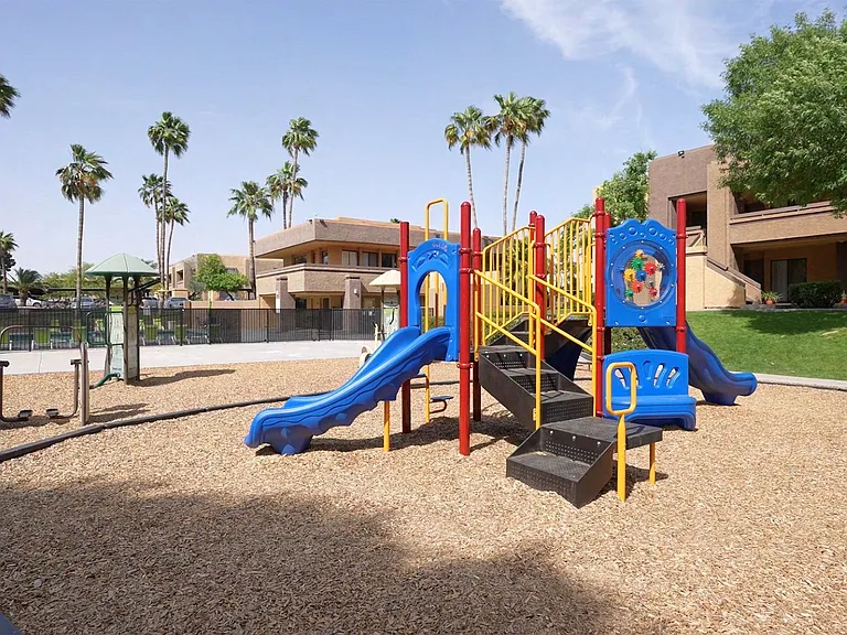 Avalon Hills — Photo 13