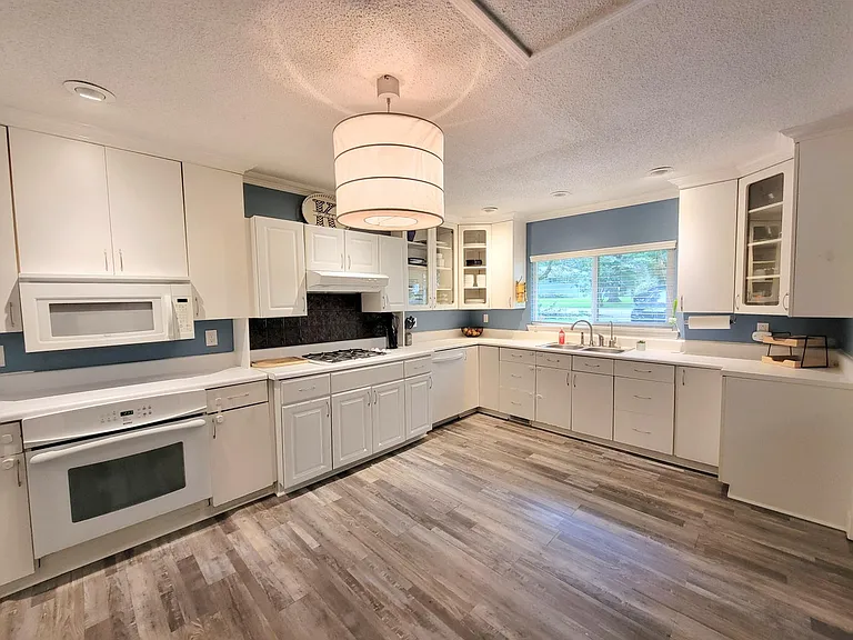 709 James Ave — Photo 6