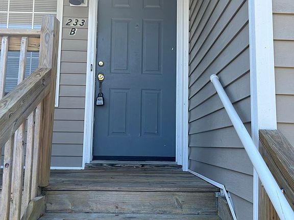 2nd image of 233 Lantana Ln #B