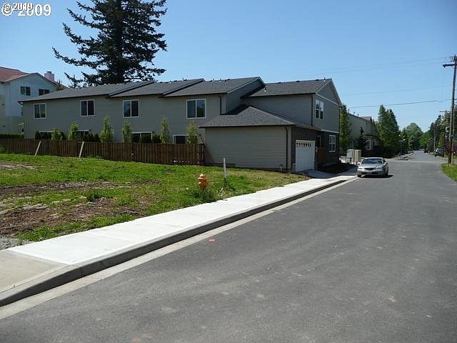 2nd image of 718 NE 9th St