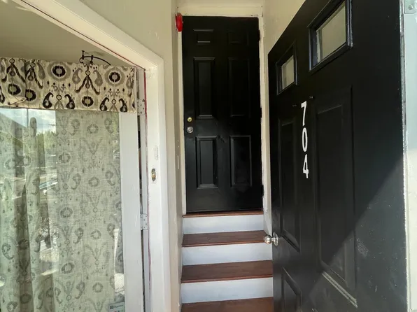 704 S 5th St Floor 2, Philadelphia, PA 19147