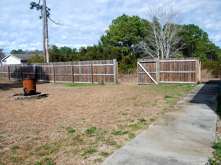 126B Colony St — Photo 30