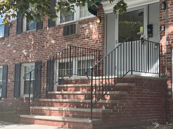 71 Mystic St APT 11, Methuen, MA 01844