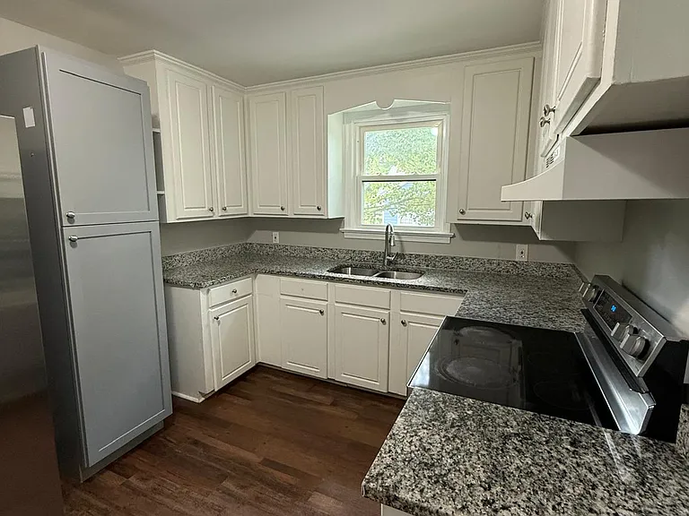 228 Lakeside Ave — Photo 6