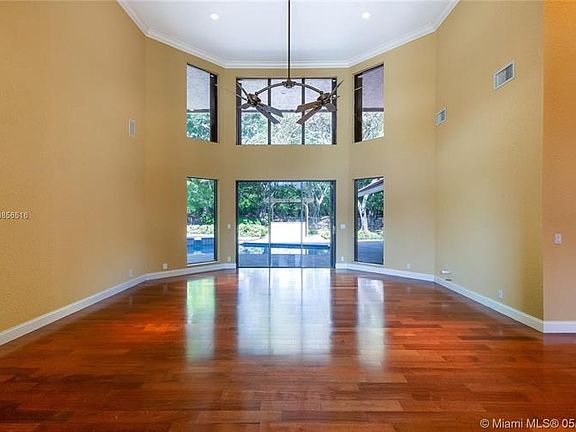 5th image of 1206 Manor Dr S