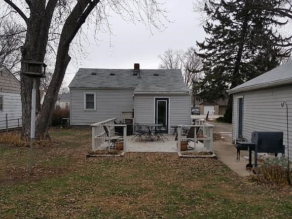 4th image of 303 Superior Ave