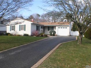 248 Thunder Rd, Holbrook, NY 11741