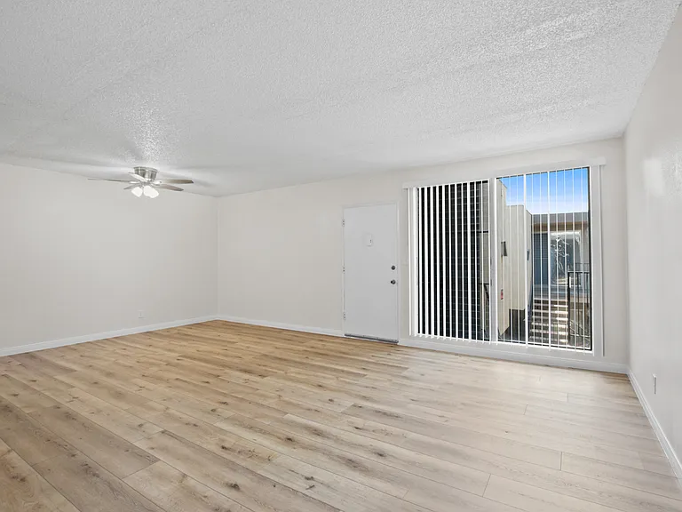 10326 Western Ave #203 — Photo 5