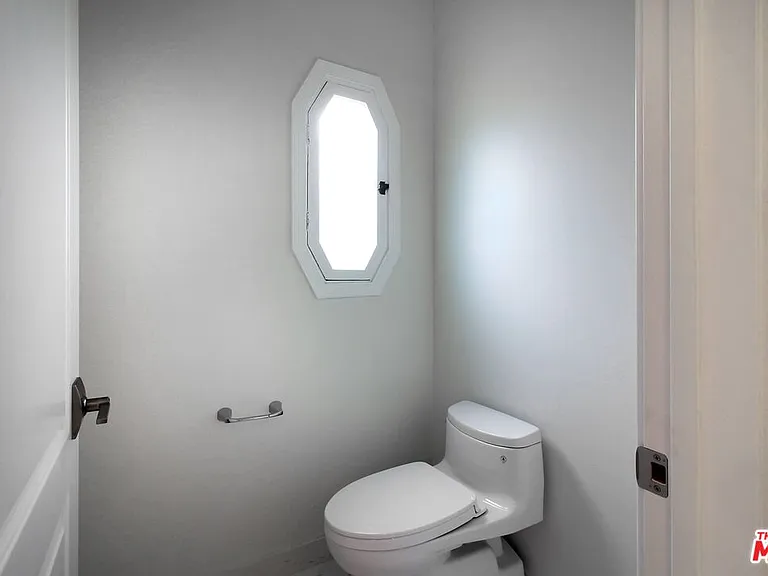 442 S Roxbury Dr #A — Photo 26