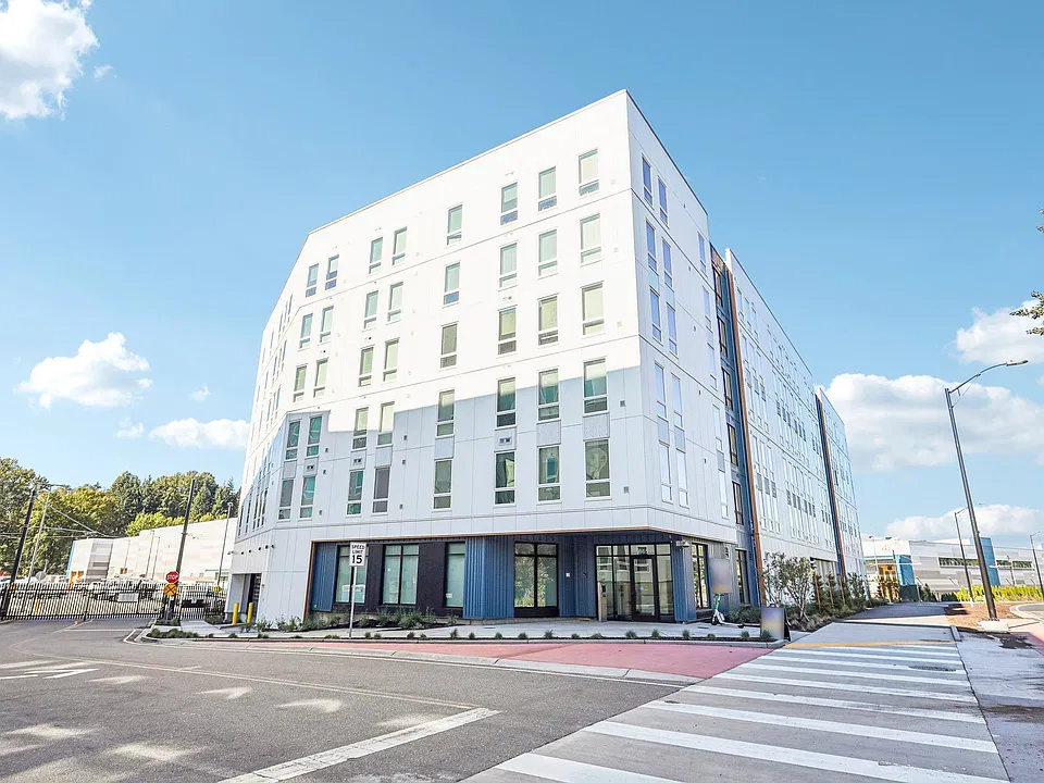 Building Photo 3