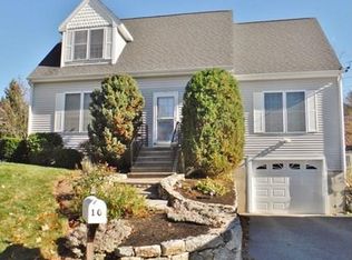 10 Robertson Dr, Hopedale, MA 01747