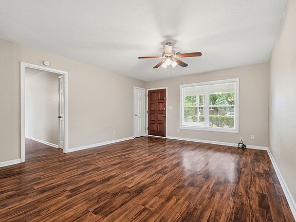 5th image of 358 Coral Dr SW