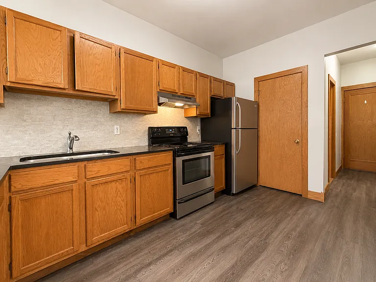 Emerson Manor Flats — Photo 15