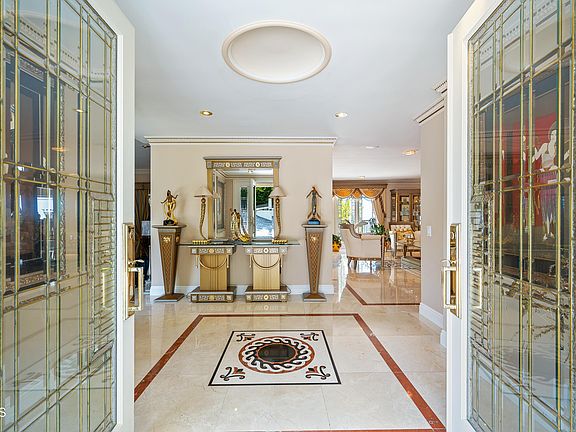 2nd image of 282 Saint Katherine Dr
