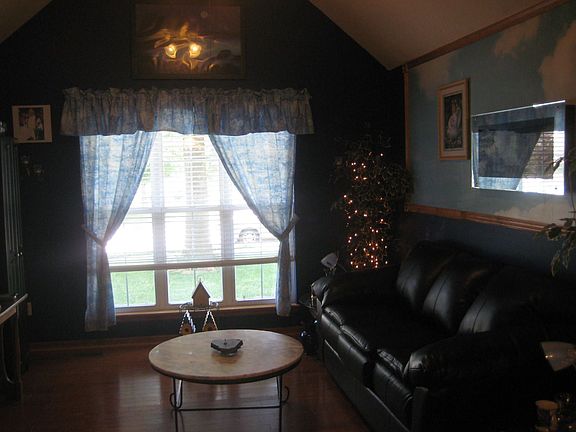 3rd image of 2701 NE Arbor Ct