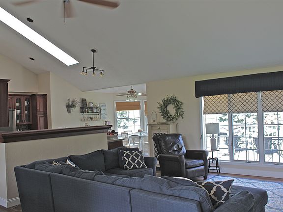 3rd image of 6301 Woodland Ct