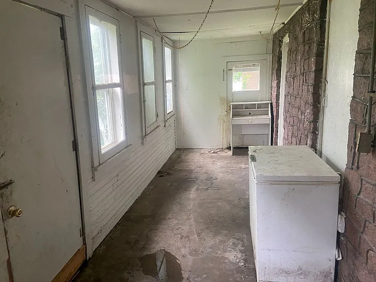 409 Merle Ave — Photo 5