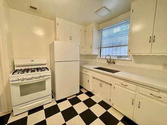 5th image of 1234 N Harper Ave APT H