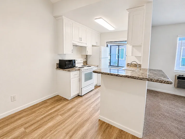 4177 Iowa St #6 — Photo 3