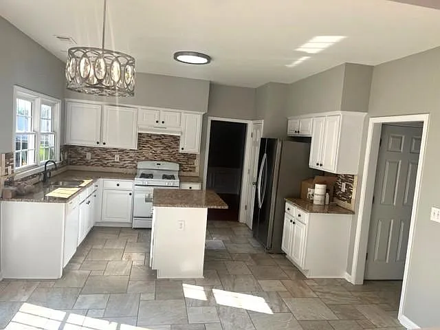 7545 Newstead Dr — Photo 2