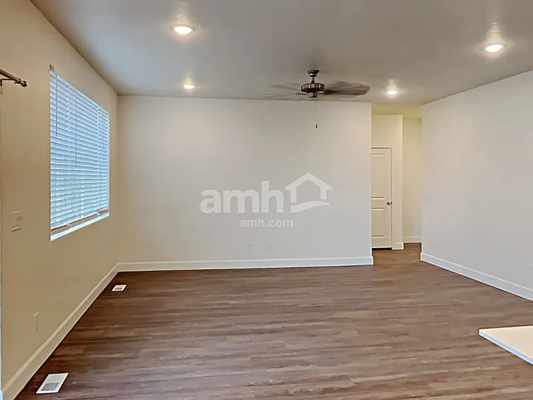 2151 E Silverado Ln — Photo 6