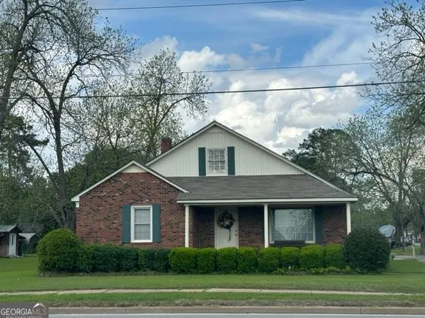 73 E Jarman St, Hazlehurst, GA 31539