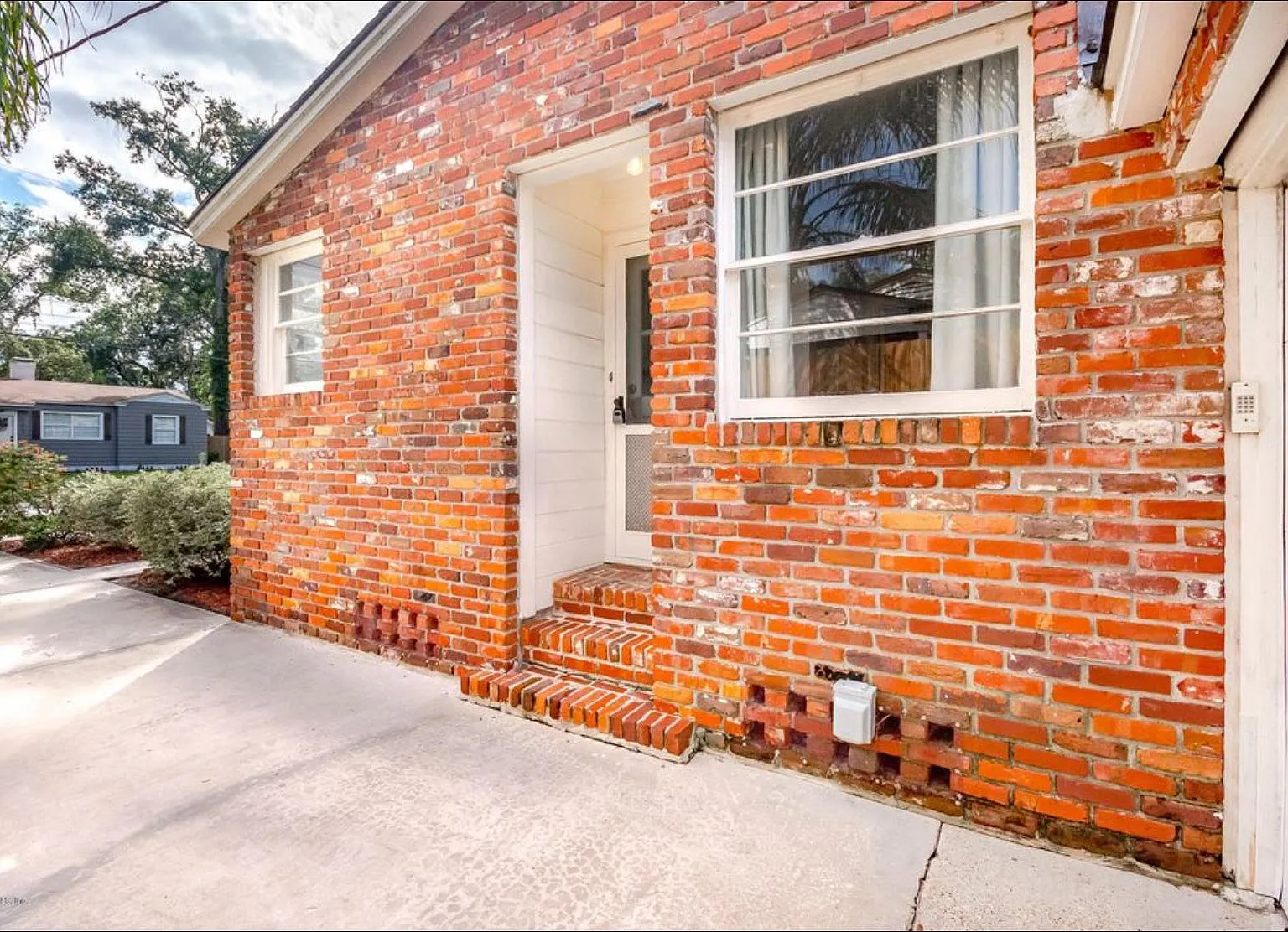 3 bed, 1120 sqft, $2,475 — Photo 2