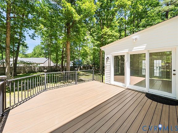 4th image of 3931 Round Hill Dr