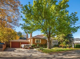 1 Aintree Ct, Toronto, ON M8W2E1