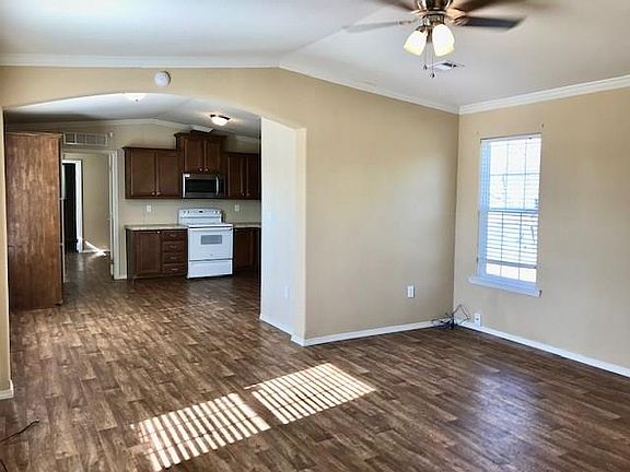 4th image of 2413 Aspen Ln