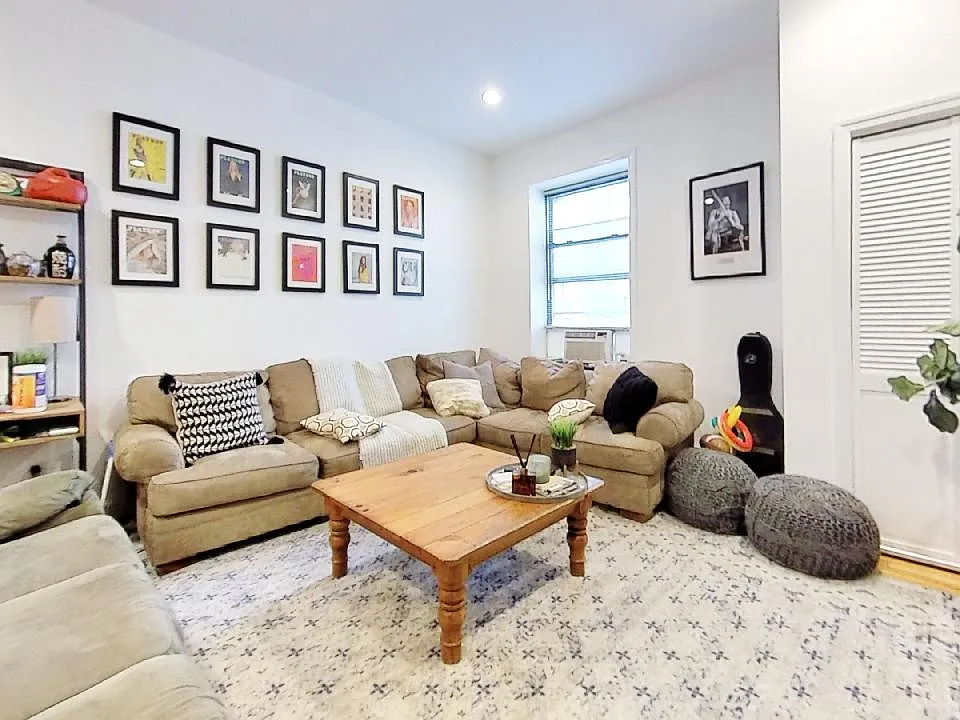 207 2nd Ave #2R