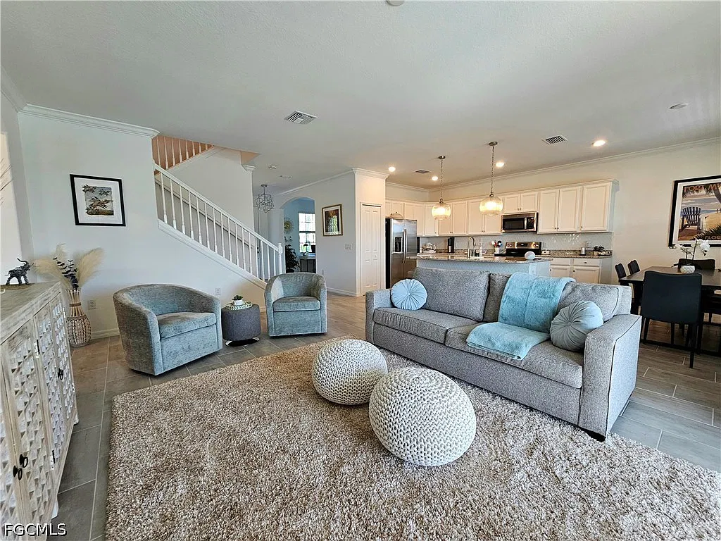 4 bed, 3.0 bath, 2606 sqft, $8,300 — Photo 1