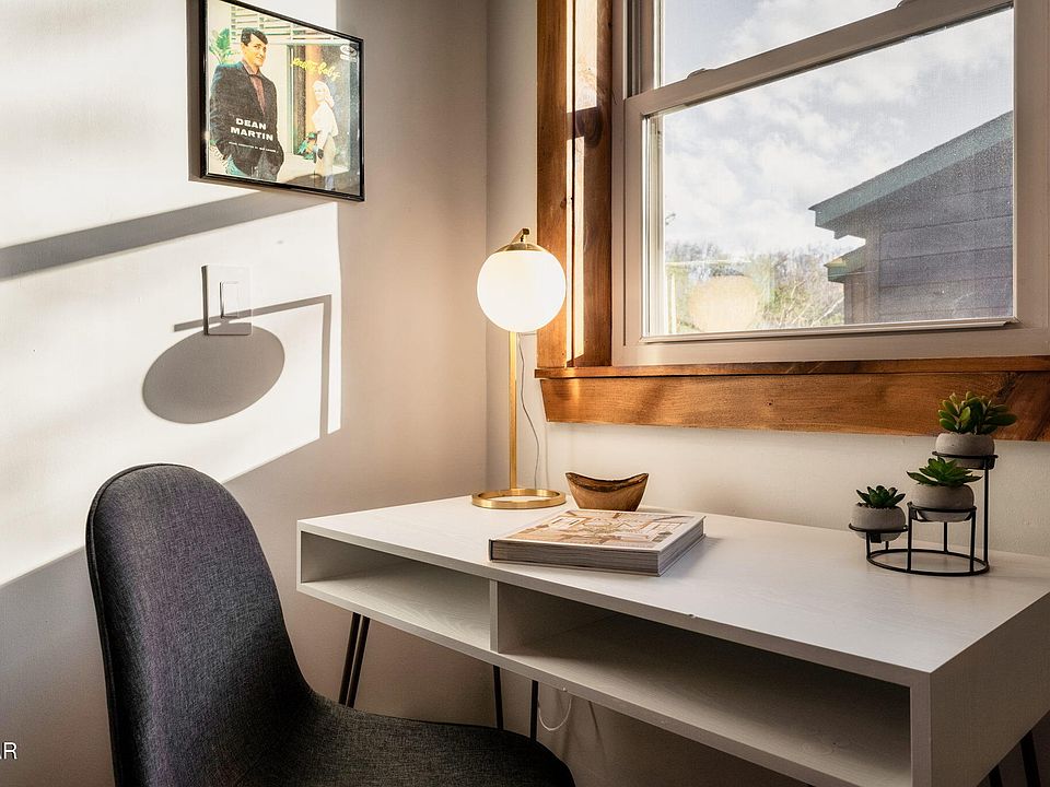 22nd image of 1008 Walini Way