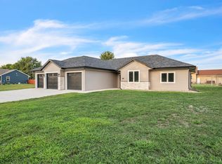 1195 Clayton St, Lake Park, IA 51347
