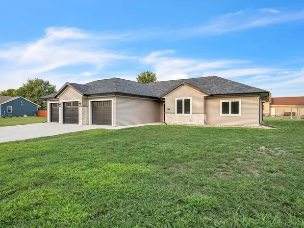 1195 Clayton St, Lake Park, IA 51347