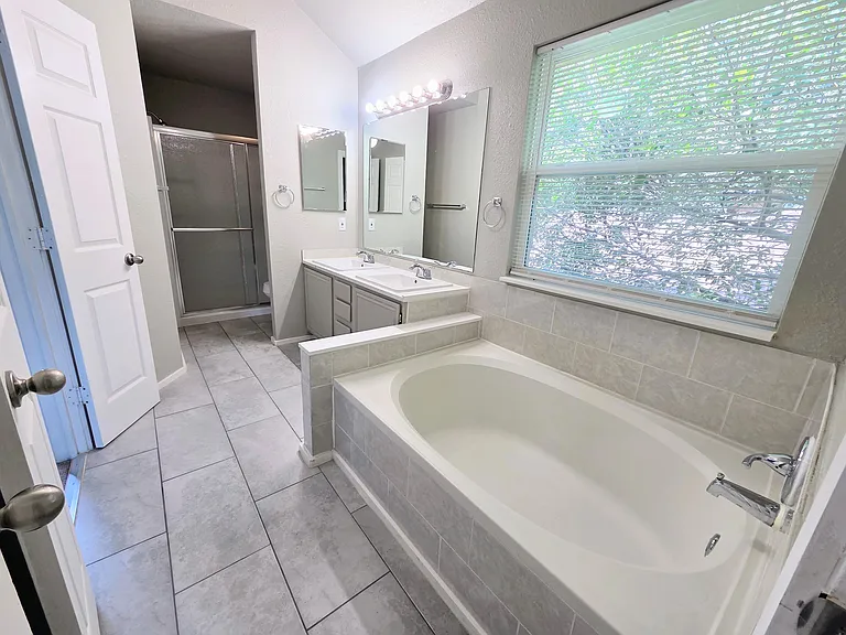 4672 Heatherbrook Ln — Photo 13