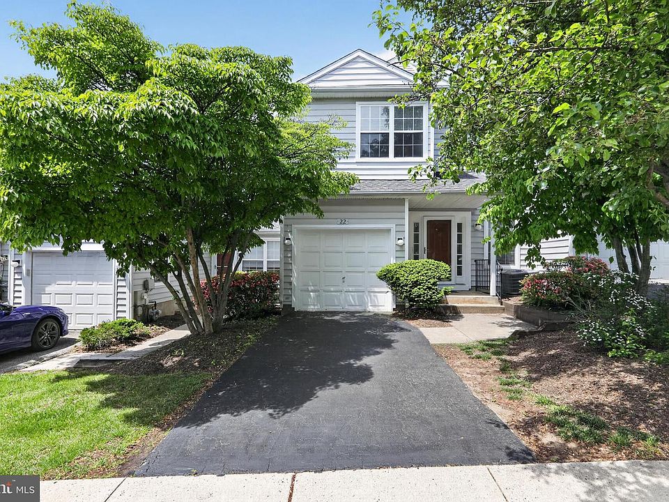 1st image of 22 Victoria Cir
