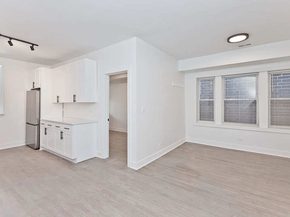 2nd image of 2464 N Lincoln Ave #06510bf25
