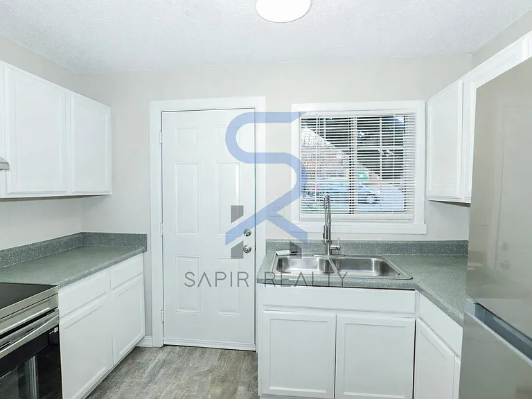 2045 Alison Ct SW #4 — Photo 4