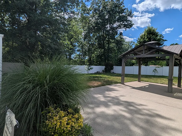 802 Riverbend Dr — Photo 21
