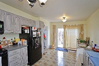 933 Masson Avenue :: Kitchen