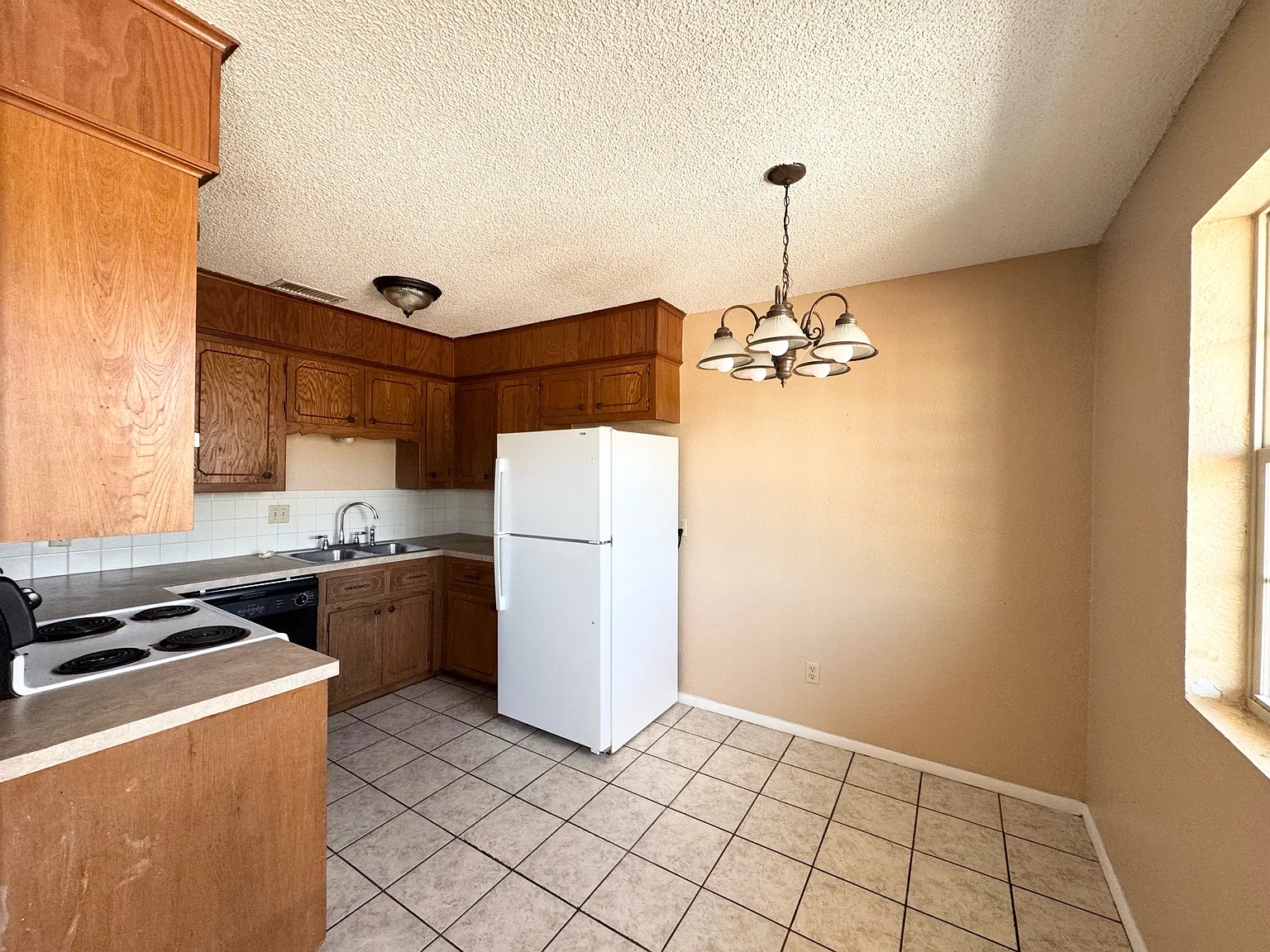 606 Northwest J Street - 6 — Photo 4