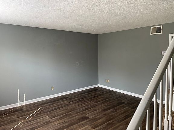 3rd image of 541 Hietts Ln #A
