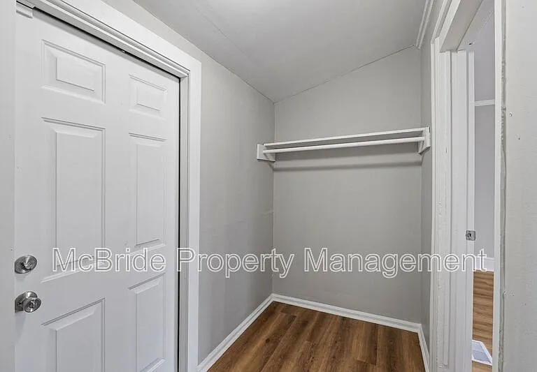1827 Hicks St — Photo 8