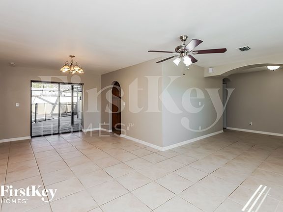 5th image of 241 SW 32nd Ter