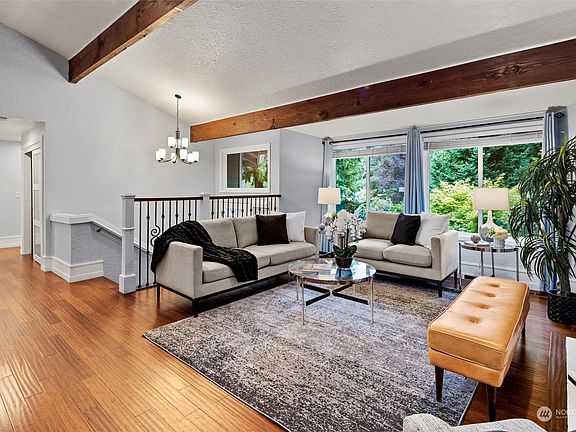 5th image of 385 Kalmia Place NW