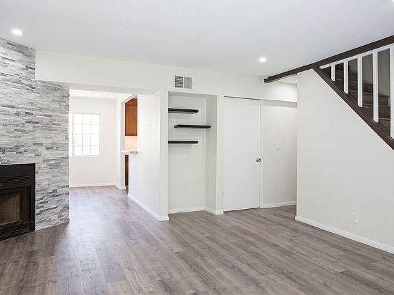 3rd image of 14018 Vanowen St Unit 7