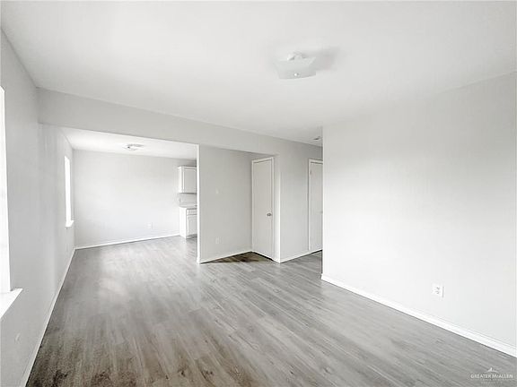 4th image of 2110 De Leon Ave #A