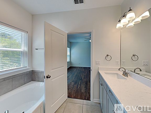 4th image of 97188 Harbor Concourse Cir